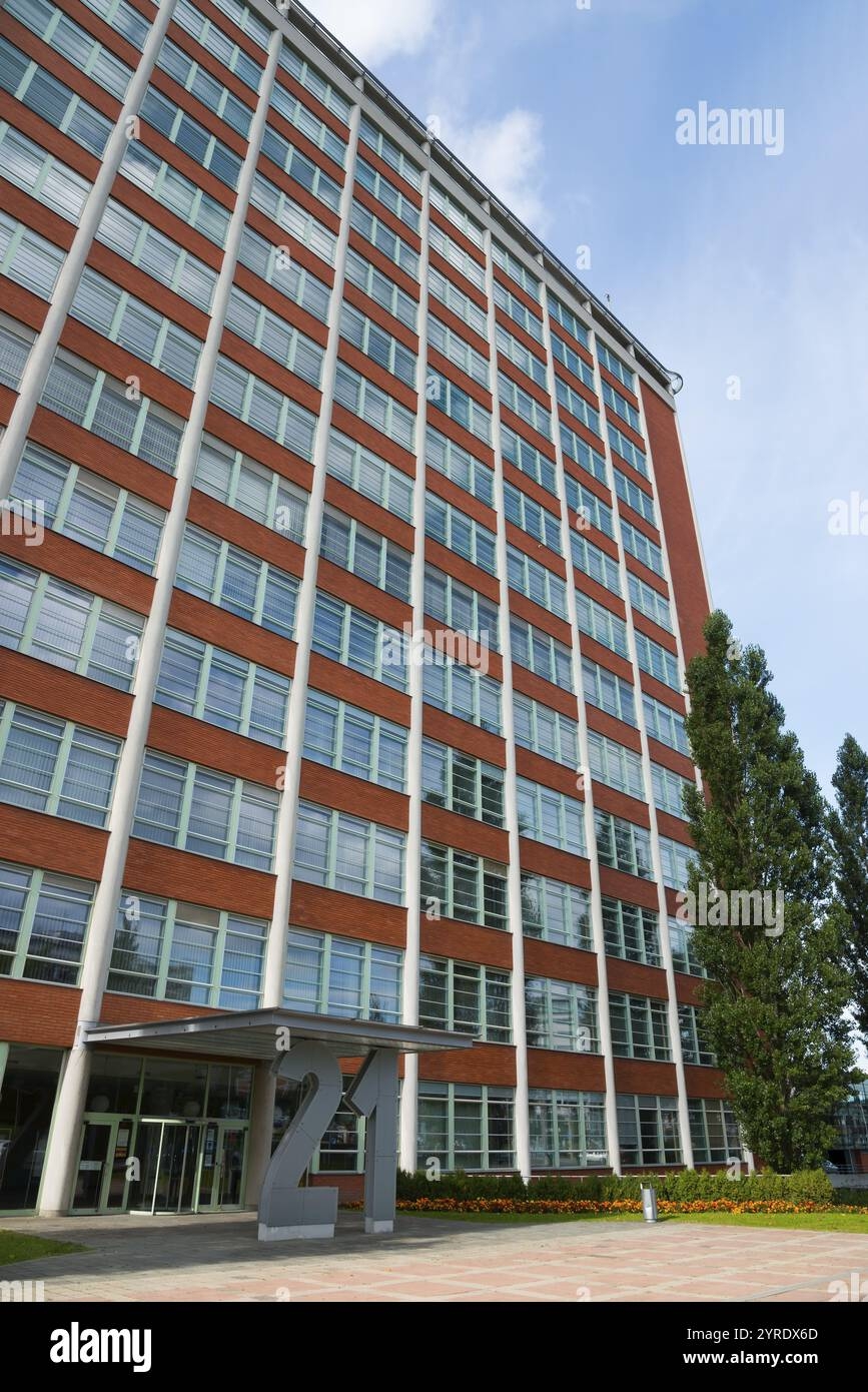 Large Skyscraper Building Under Hi res Stock Photography And Images Alamy