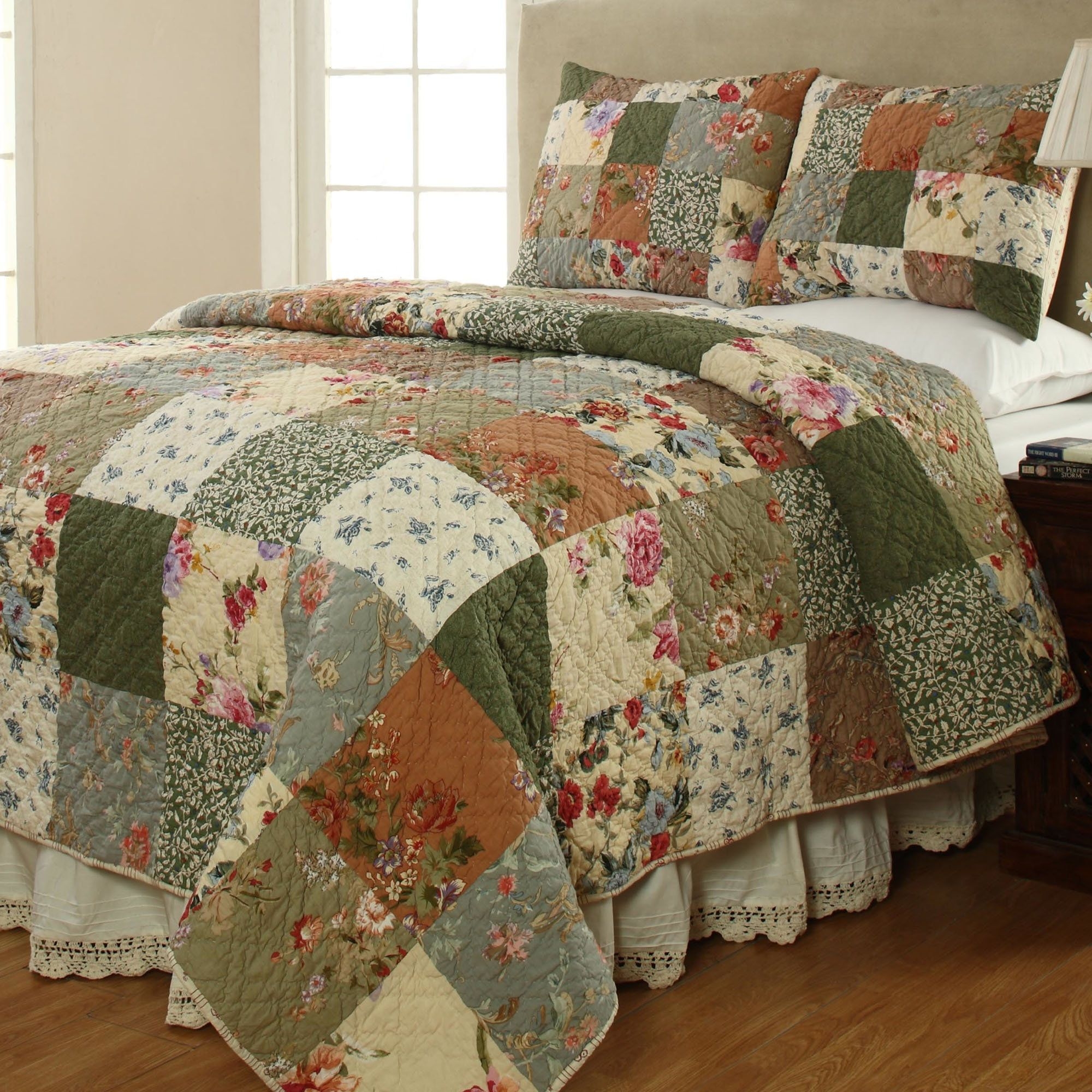 Patterned Quilts Bedding