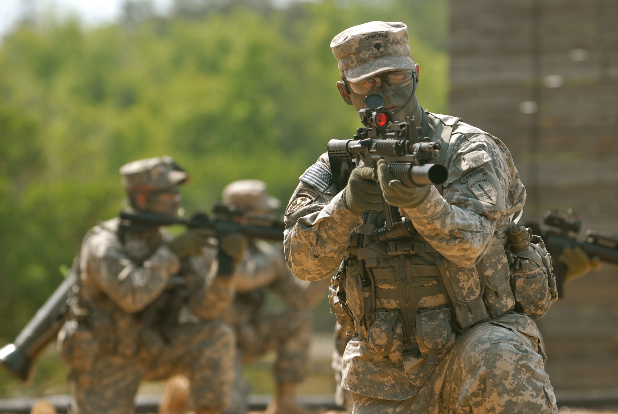 Photo Army Ranger Armed With SOPMOD Block I M4a1