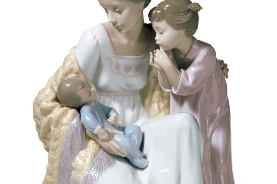 Welcome To The Family Figurine Lladro USA